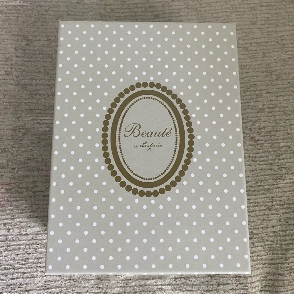 Beauté Ladureé cat scented candle
